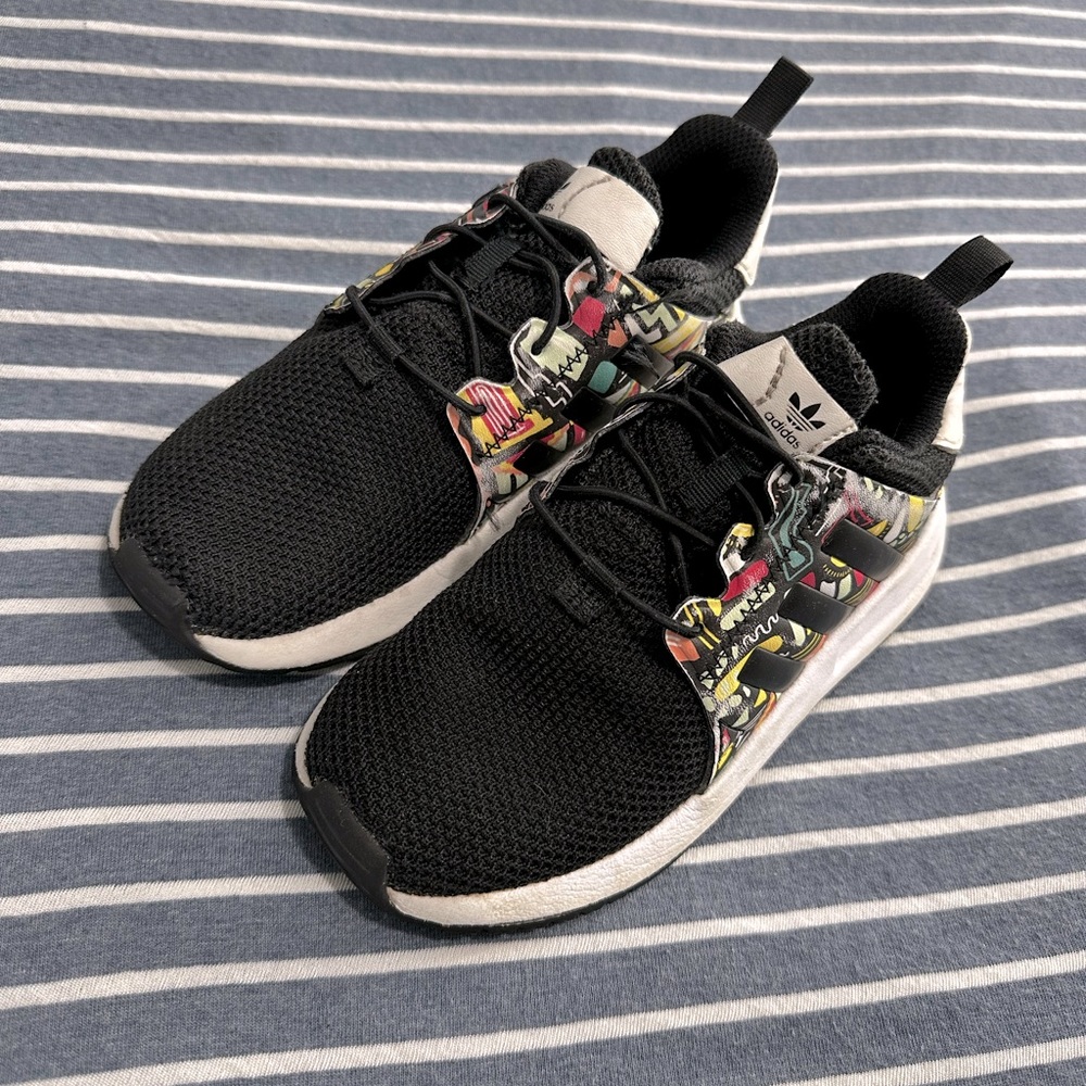 Adidas’s Coreblack Art Kids Size 10 sneaker